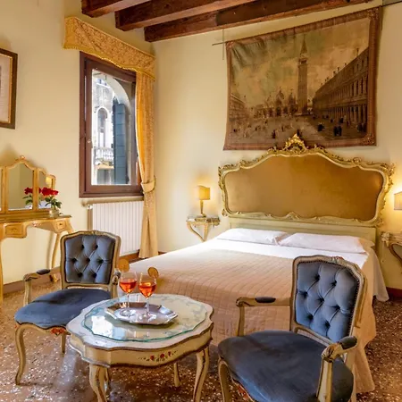 Palazzo San Firmino Residenza D Epoca Canal View Apartman *